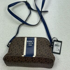 DKNY Whitney Dome Crossbody Bag – Chic & Compact 🖤